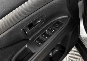 Подержанный автомобиль Mitsubishi Outlander 2016 года (10 фото)
