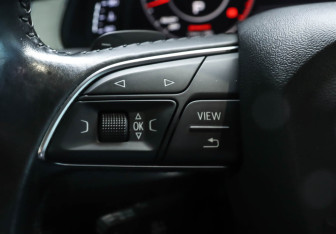 Подержанный автомобиль Audi Q7 2015 года (34 фото)