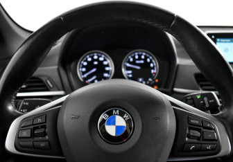 Подержанный автомобиль BMW X1 2019 года (19 фото)