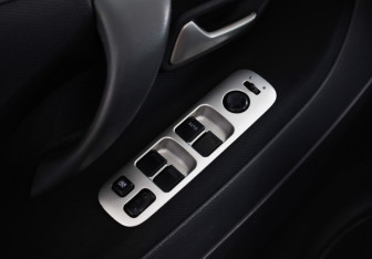 Подержанный автомобиль Suzuki Liana Wagon 2006 года (12 фото)