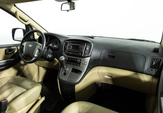 Подержанный автомобиль Hyundai H-1 2015 года (9 фото)