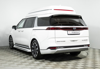 Подержанный автомобиль Kia Carnival 2021 года (7 фото)