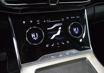 Подержанный автомобиль Exeed VX 2022 года (14 фото)