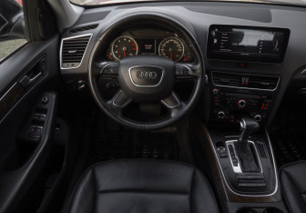 Подержанный автомобиль Audi Q5 2012 года (10 фото)