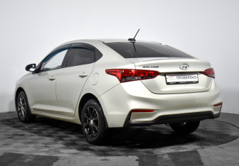 Подержанный автомобиль Hyundai Solaris Sedan 2017 года (7 фото)