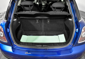 Подержанный автомобиль MINI Hatch 2008 года (17 фото)