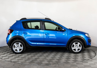 Подержанный автомобиль Renault Sandero 2015 года (4 фото)