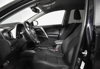 Подержанный автомобиль Toyota RAV4 2008 года (11 фото)
