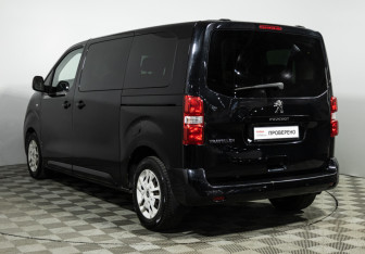 Подержанный автомобиль Peugeot Traveller 2018 года (7 фото)