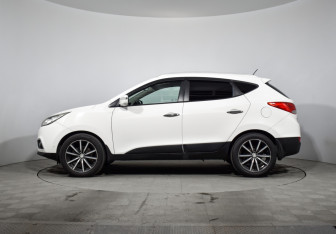 Подержанный автомобиль Hyundai ix35 2012 года (8 фото)