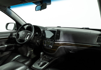Подержанный автомобиль Hyundai Santa Fe 2011 года (9 фото)