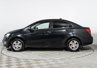 Подержанный автомобиль Chevrolet Aveo Sedan 2012 года (8 фото)