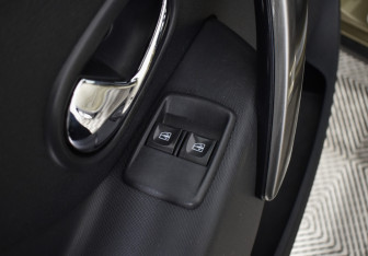 Подержанный автомобиль Renault Sandero 2016 года (17 фото)