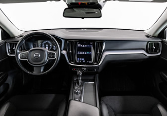 Подержанный автомобиль Volvo V60 2018 года (11 фото)
