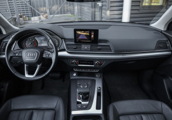 Подержанный автомобиль Audi Q5 2019 года (12 фото)