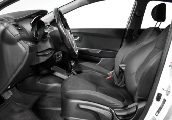 Подержанный автомобиль Kia Rio Hatchback 2016 года (11 фото)