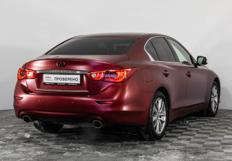 Подержанный автомобиль Infiniti Q50 2016 года (7 фото)