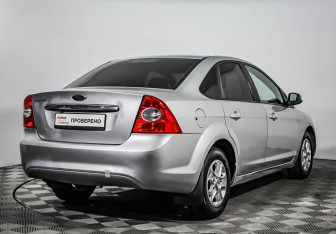 Подержанный автомобиль Ford Focus Sedan 2009 года (5 фото)