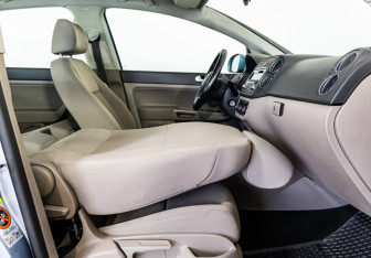 Подержанный автомобиль Volkswagen Golf Plus 2011 года (16 фото)
