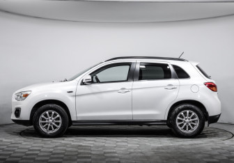 Подержанный автомобиль Mitsubishi ASX 2013 года (8 фото)