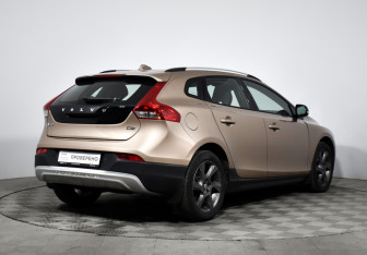 Подержанный автомобиль Volvo V40 Cross Country 2013 года (5 фото)