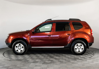 Подержанный автомобиль Renault Duster 2014 года (8 фото)