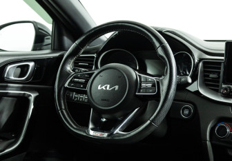Подержанный автомобиль Kia Ceed Wagon 2021 года (16 фото)