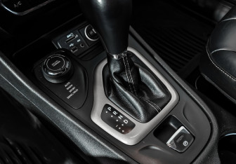 Подержанный автомобиль Jeep Cherokee 2014 года (11 фото)