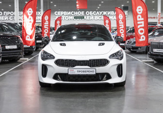 Подержанный автомобиль Kia Stinger 2023 года (3 фото)