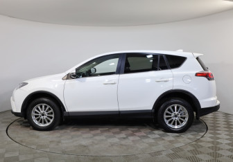 Подержанный автомобиль Toyota RAV4 2016 года (7 фото)