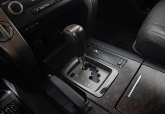 Подержанный автомобиль Toyota Land Cruiser Suv 2008 года (12 фото)