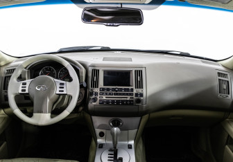 Подержанный автомобиль Infiniti FX 2004 года (10 фото)