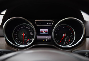 Подержанный автомобиль Mercedes-Benz GLE 2016 года (14 фото)