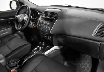Подержанный автомобиль Mitsubishi ASX 2012 года (14 фото)