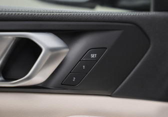 Подержанный автомобиль BMW X5 2021 года (28 фото)