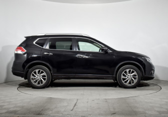 Подержанный автомобиль Nissan X-Trail 2017 года (4 фото)