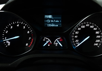 Подержанный автомобиль Ford Kuga 2015 года (12 фото)