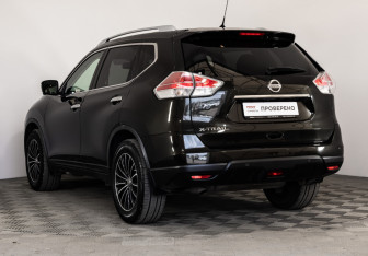 Подержанный автомобиль Nissan X-Trail 2015 года (7 фото)