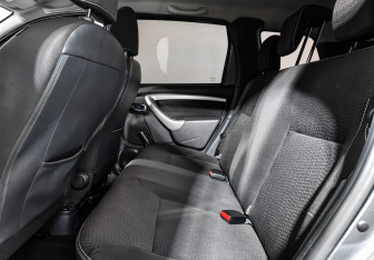 Подержанный автомобиль Nissan Terrano 2017 года (12 фото)