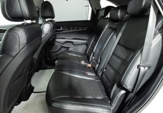Подержанный автомобиль Kia Sorento 2016 года (10 фото)
