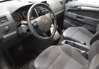 Подержанный автомобиль Opel Zafira Compactvan 2011 года (10 фото)