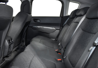 Подержанный автомобиль Peugeot 3008 2014 года (11 фото)