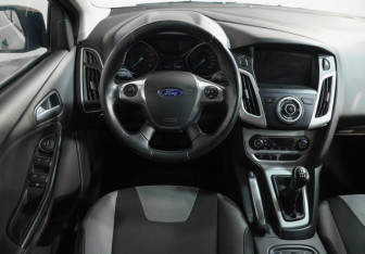 Подержанный автомобиль Ford Focus Hatchback 2013 года (10 фото)