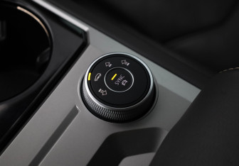 Подержанный автомобиль Volkswagen Touareg 2021 года (14 фото)