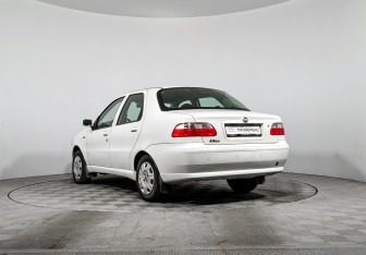 Подержанный автомобиль Fiat Albea 2010 года (7 фото)