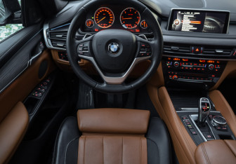 Подержанный автомобиль BMW X6 2016 года (11 фото)