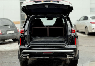 Подержанный автомобиль Exeed VX 2023 года (7 фото)