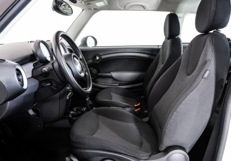 Подержанный автомобиль MINI Hatch 2011 года (15 фото)