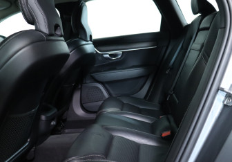 Подержанный автомобиль Volvo V90 Cross Country 2019 года (22 фото)