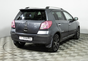 Подержанный автомобиль Geely MK Cross 2013 года (5 фото)